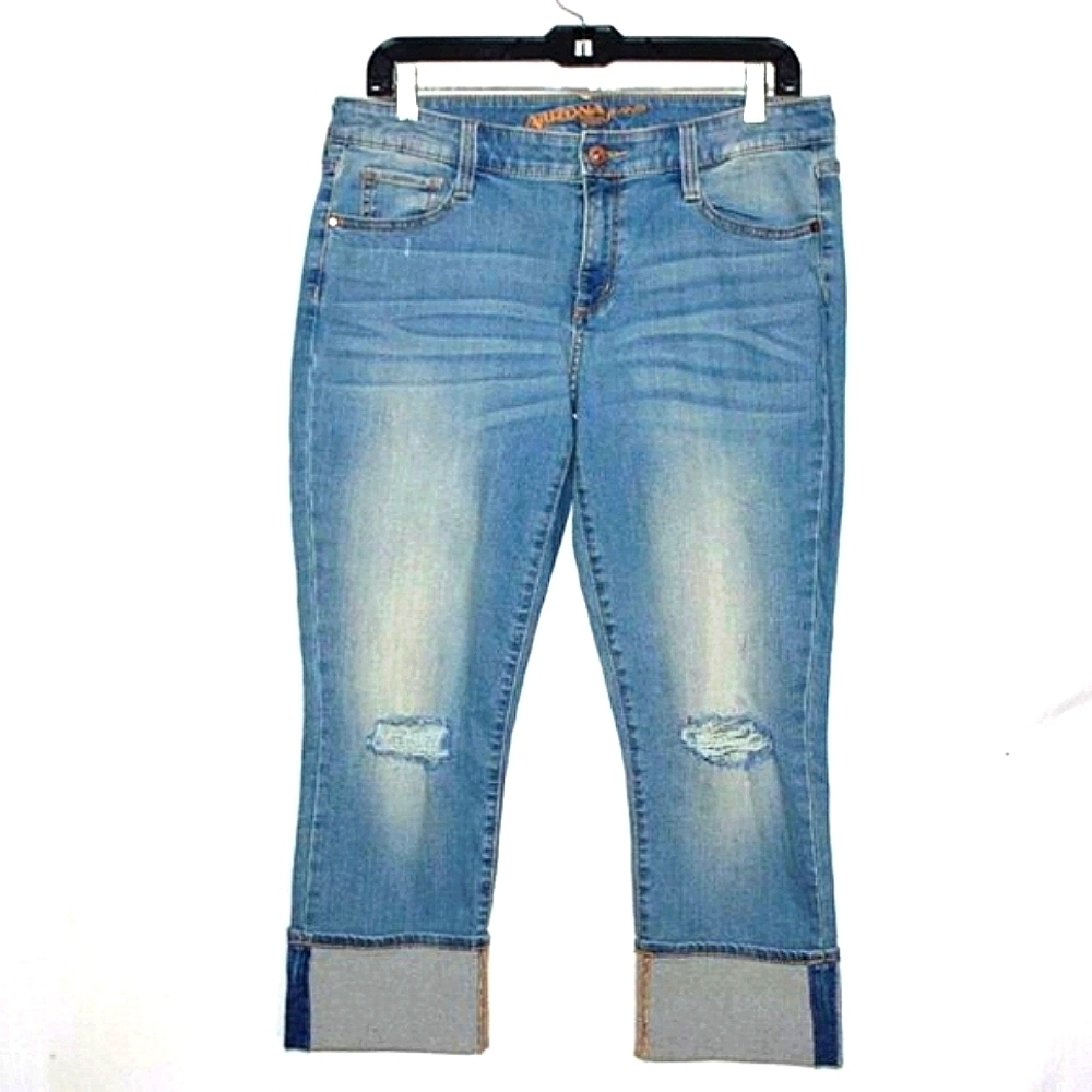 Arizona THRASHED Cuffed Crop Jeans – Size 11 – Light Wash